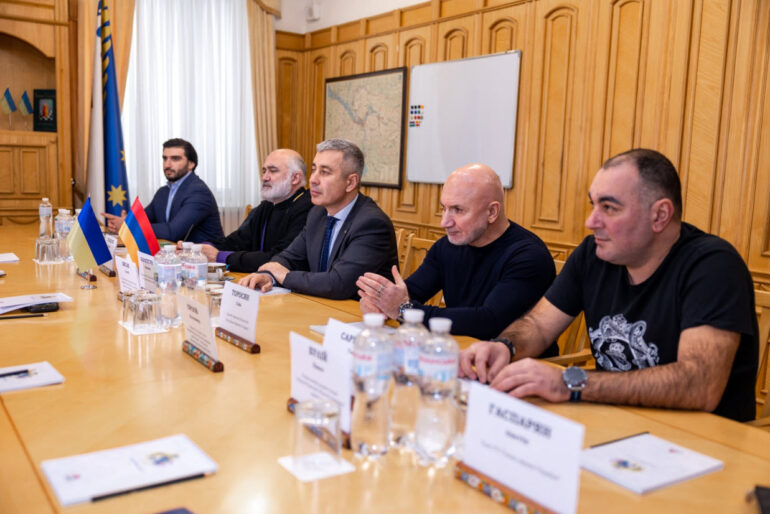 Голова Дніпропетровської ОВА Сергій Лисак: дружба з кримінальними авторитетами, підтримка підсанкційного бізнесу та коштовні авто поза декларацією 9 8